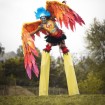 Feuervogel-Stelzen-Walkact mit Bodypaint-Art